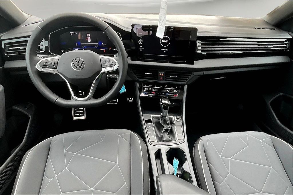 2025 Volkswagen Jetta 1.5T Sport photo 4
