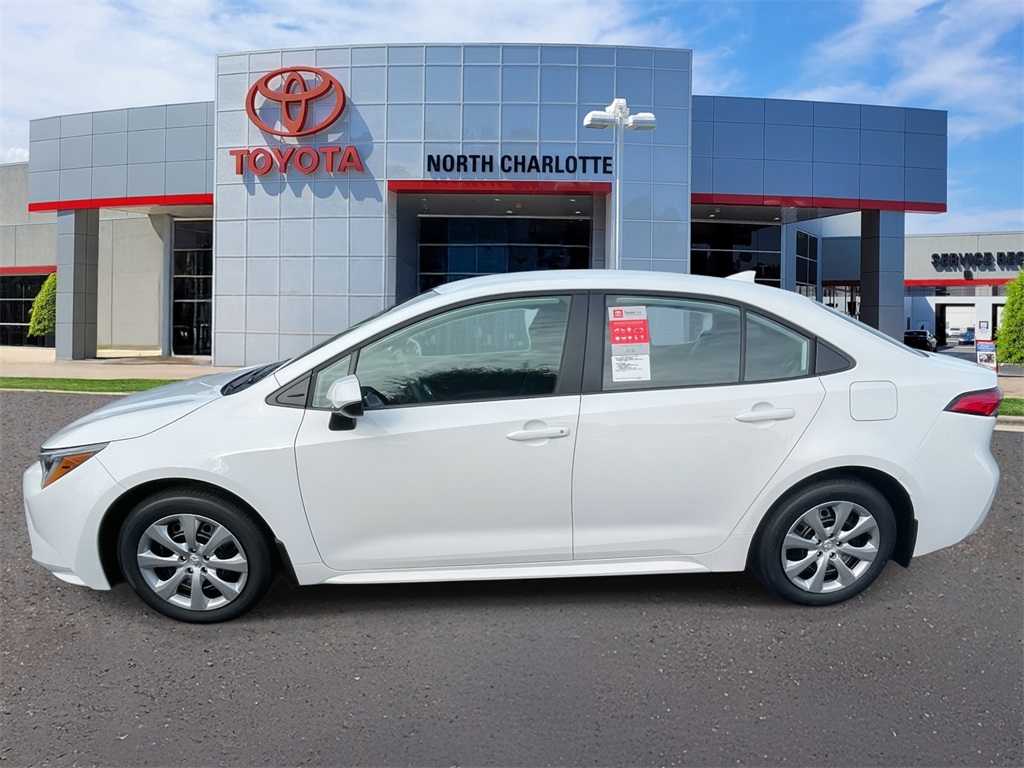 2025 Toyota Corolla LE photo 4