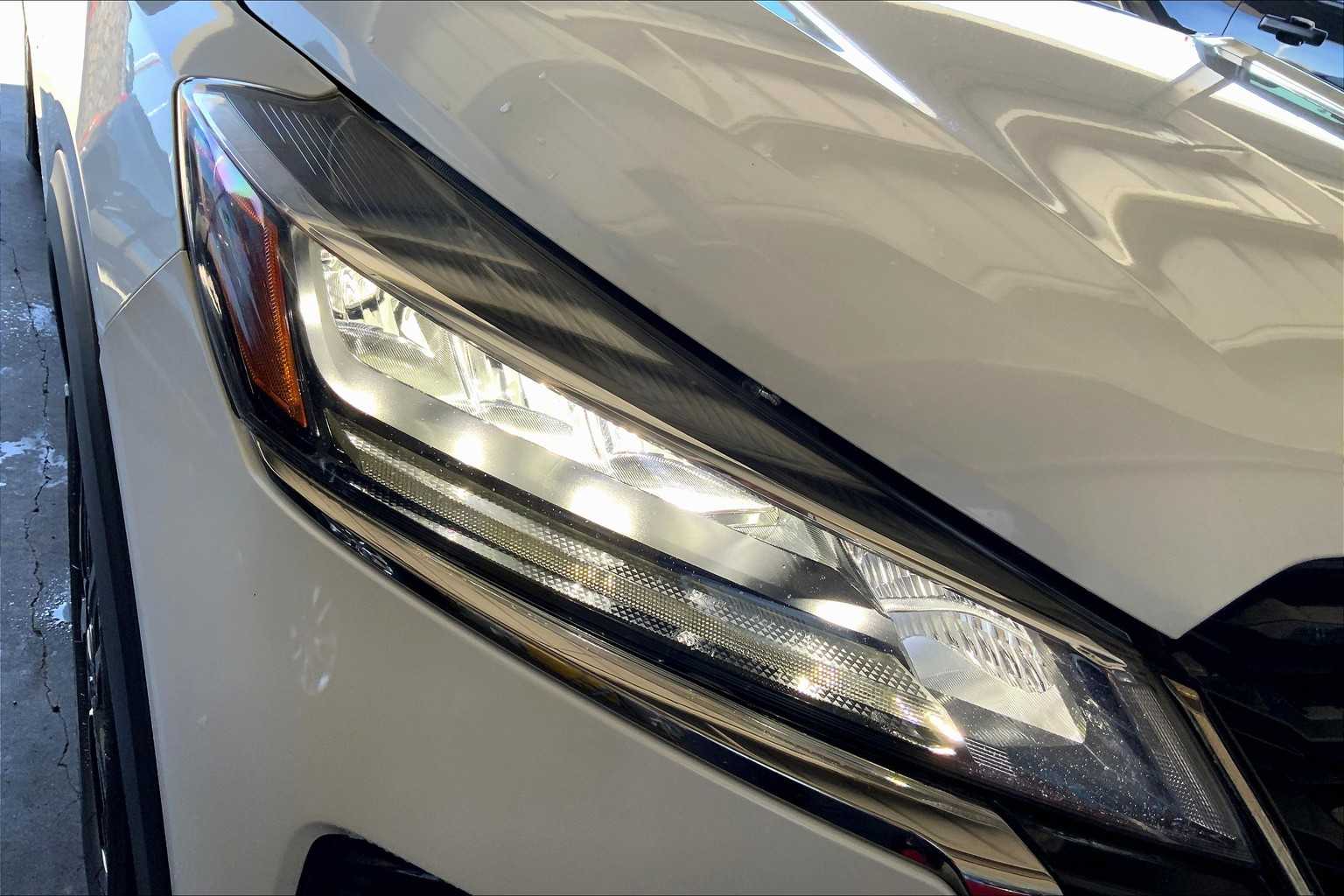 2021 Nissan Kicks SR photo 25