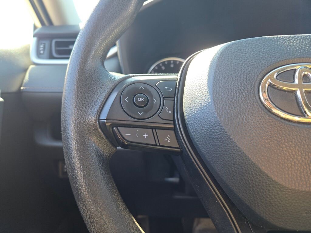 2022 Toyota RAV4 LE photo 22
