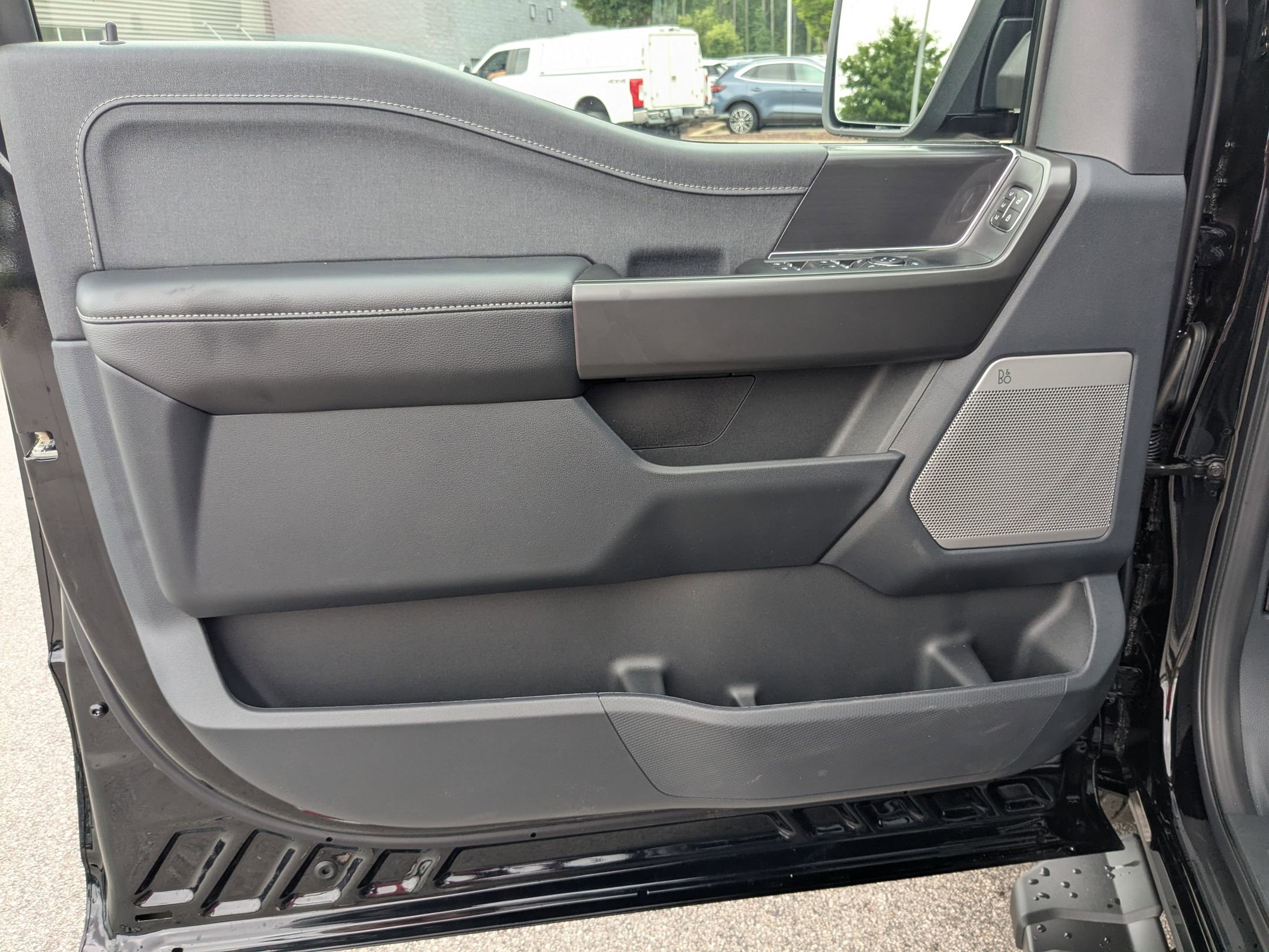 2025 Ford F-150 Lariat photo 11