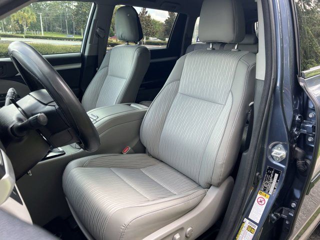 2018 Toyota Highlander LE photo 2
