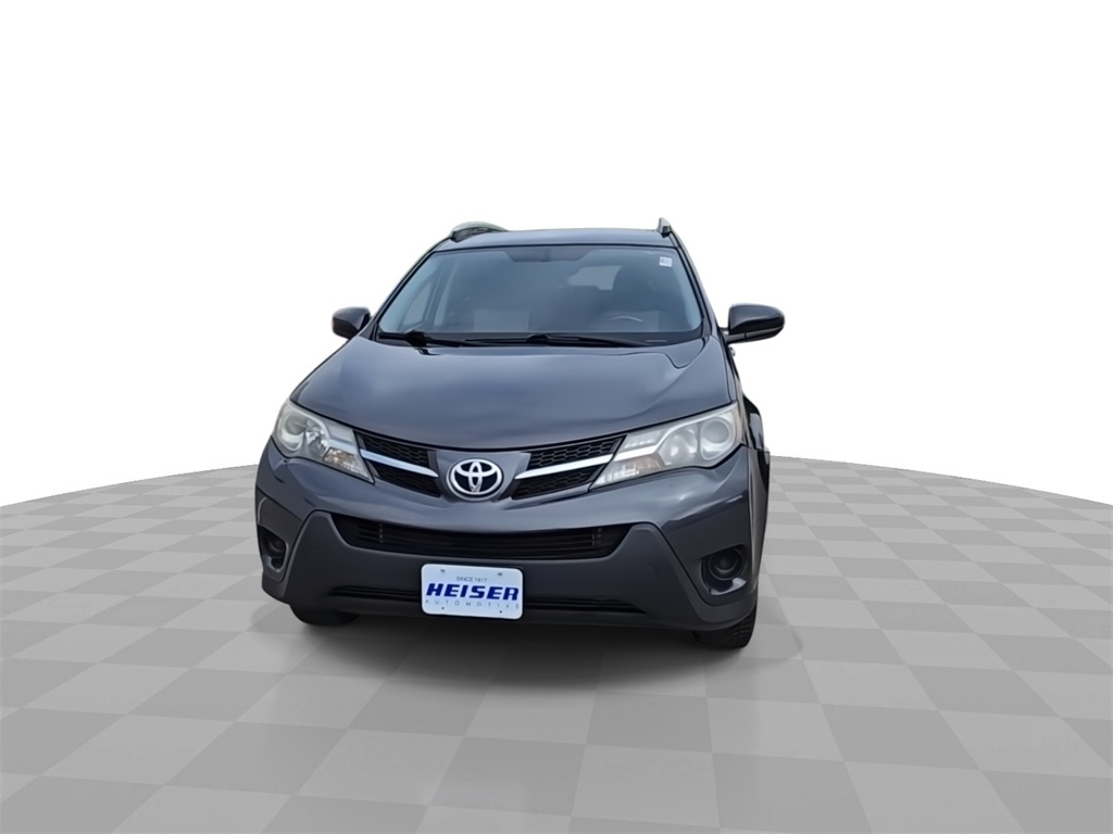 2015 Toyota RAV4 LE photo 3