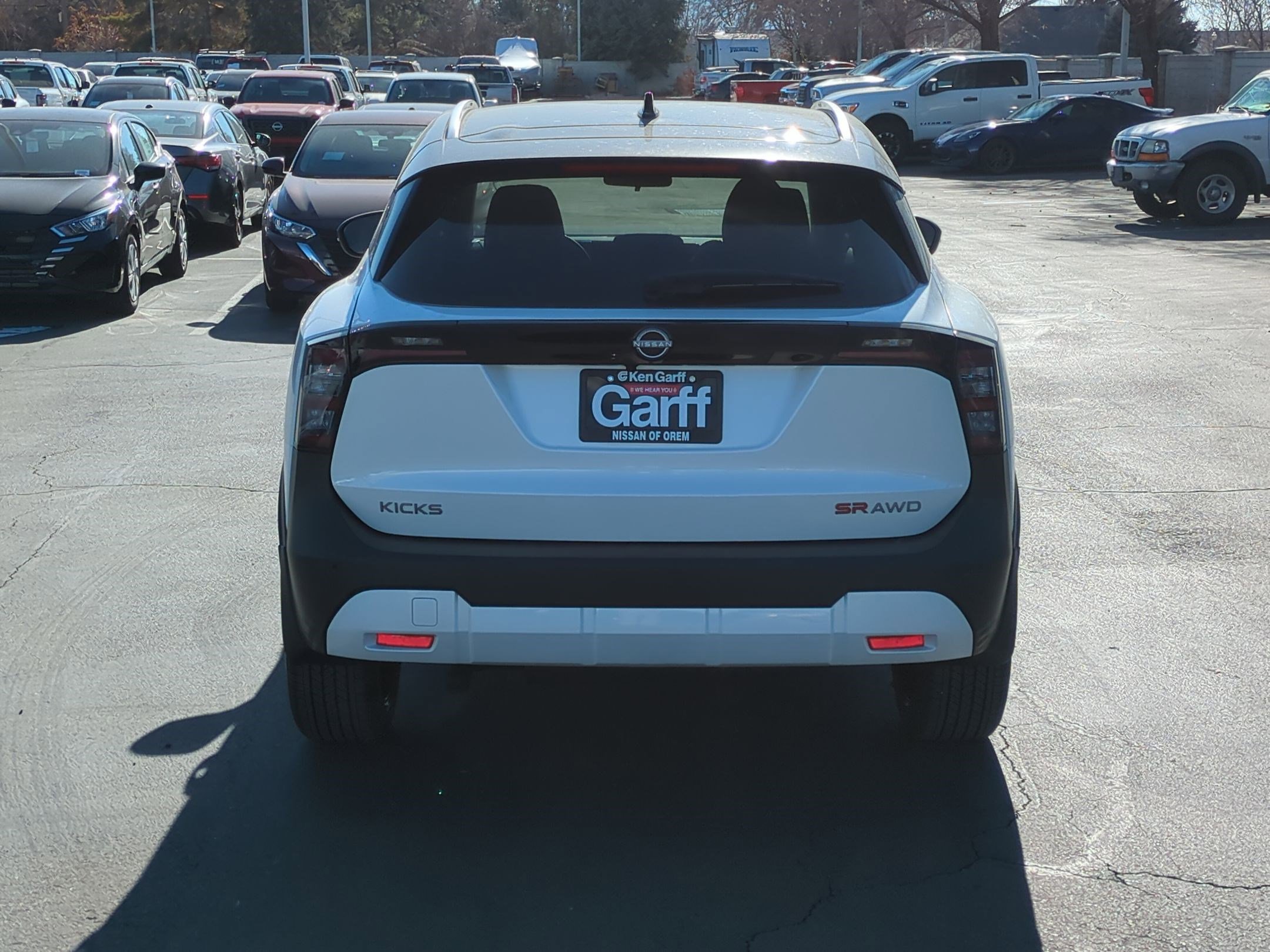 2025 Nissan Kicks SR photo 4