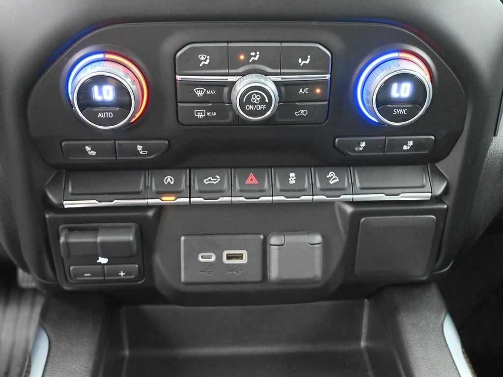 2022 Chevrolet Silverado 1500 RST photo 2