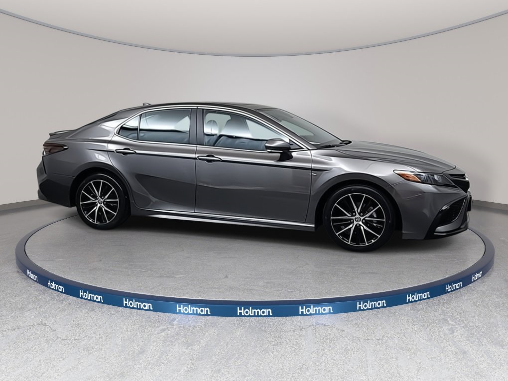 2022 Toyota Camry Hybrid SE photo 4