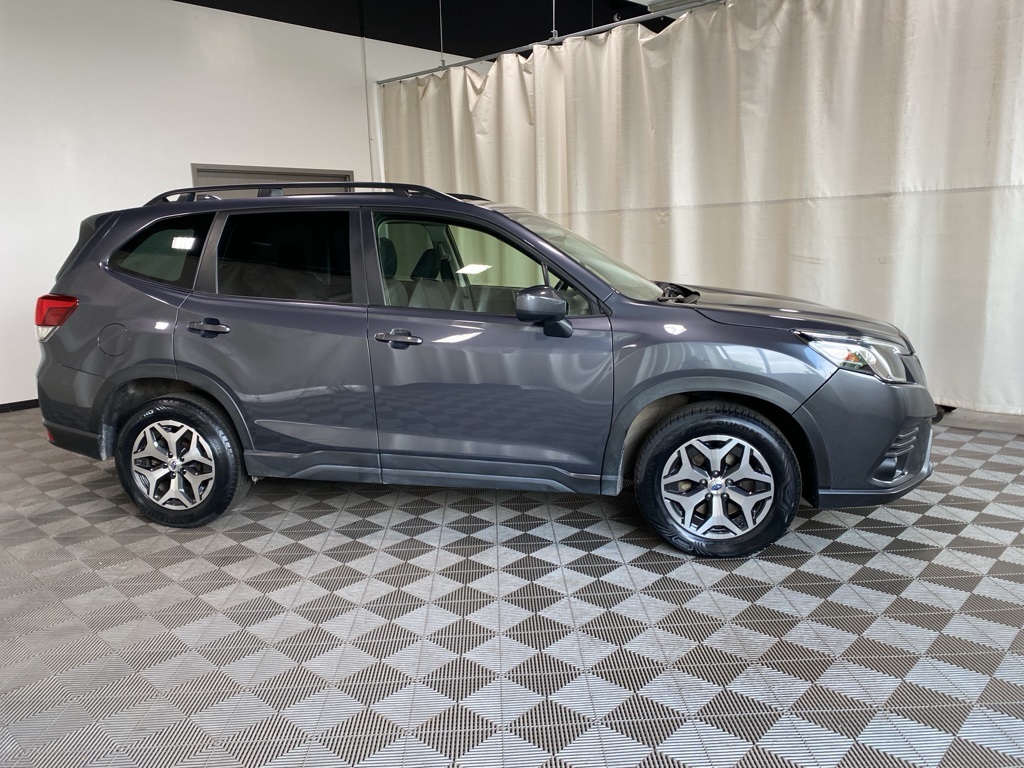 2022 Subaru Forester Premium photo 17