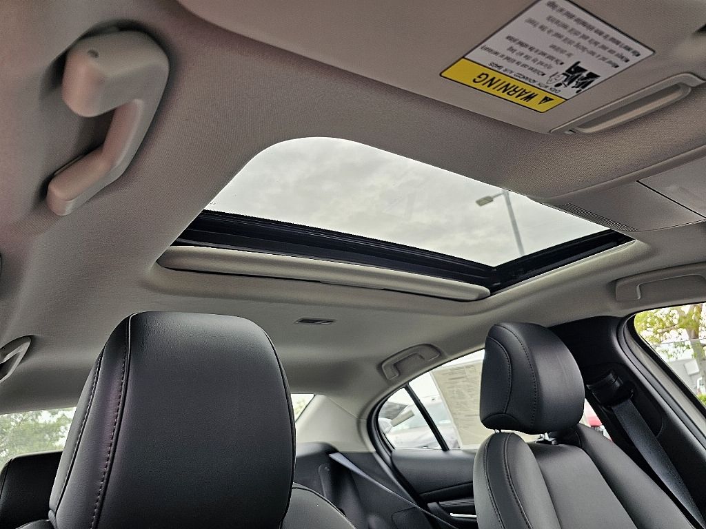 2025 Mazda Mazda3 2.5 s Preferred photo 4