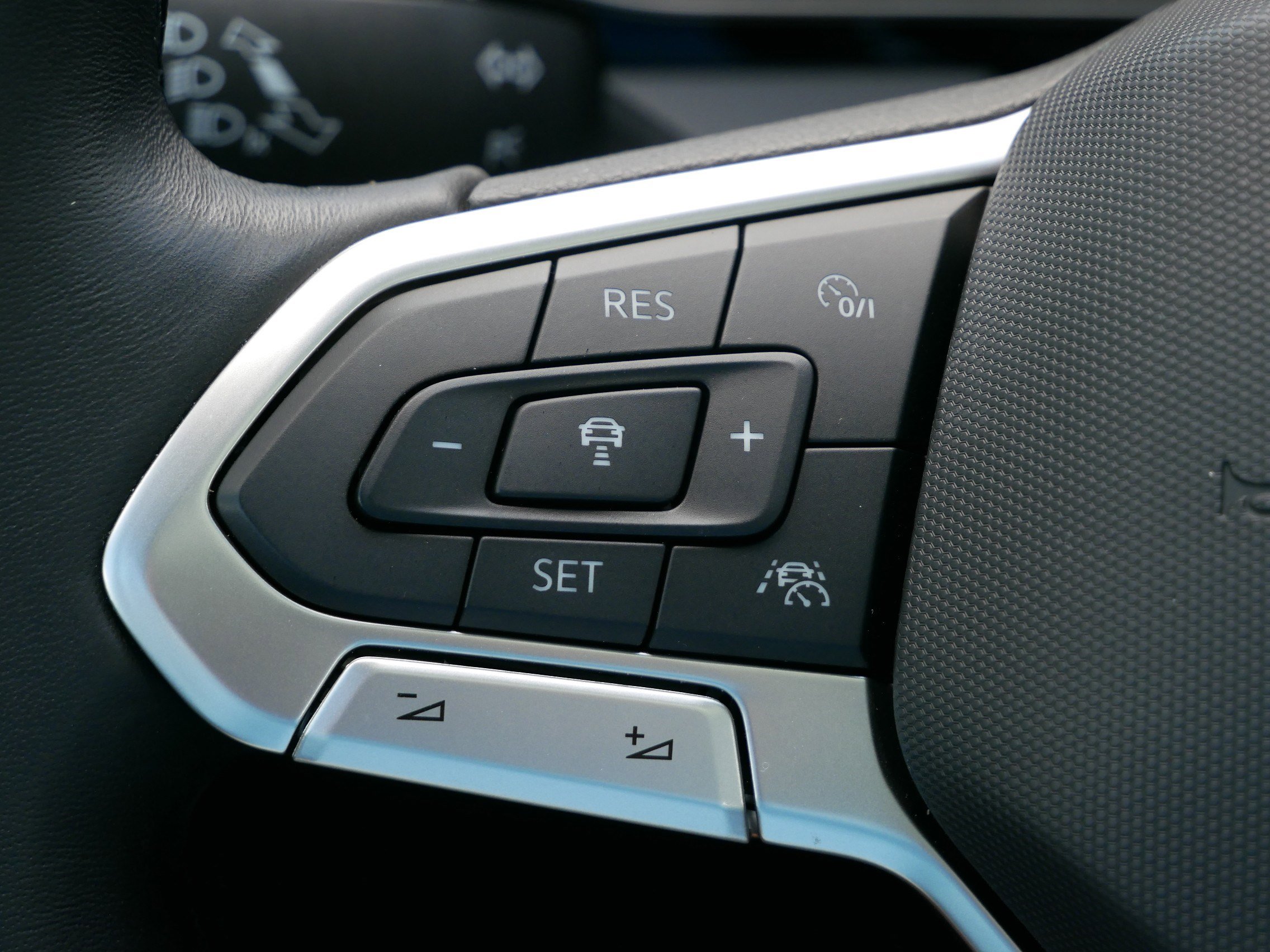 2025 Volkswagen Jetta SEL photo 30