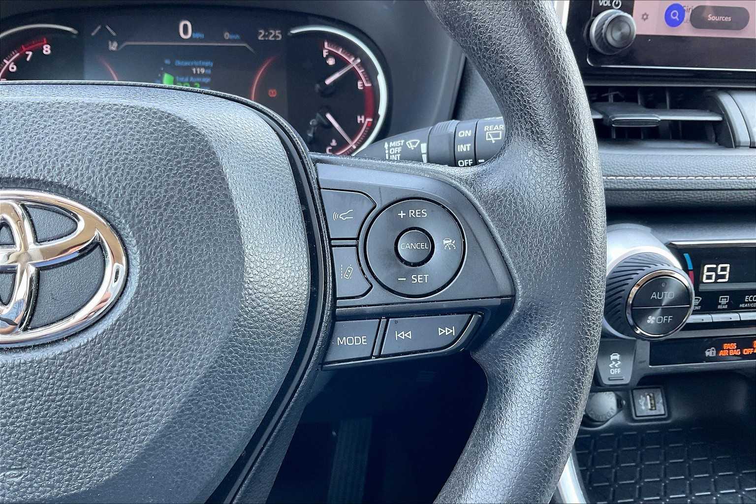2024 Toyota RAV4 XLE photo 23