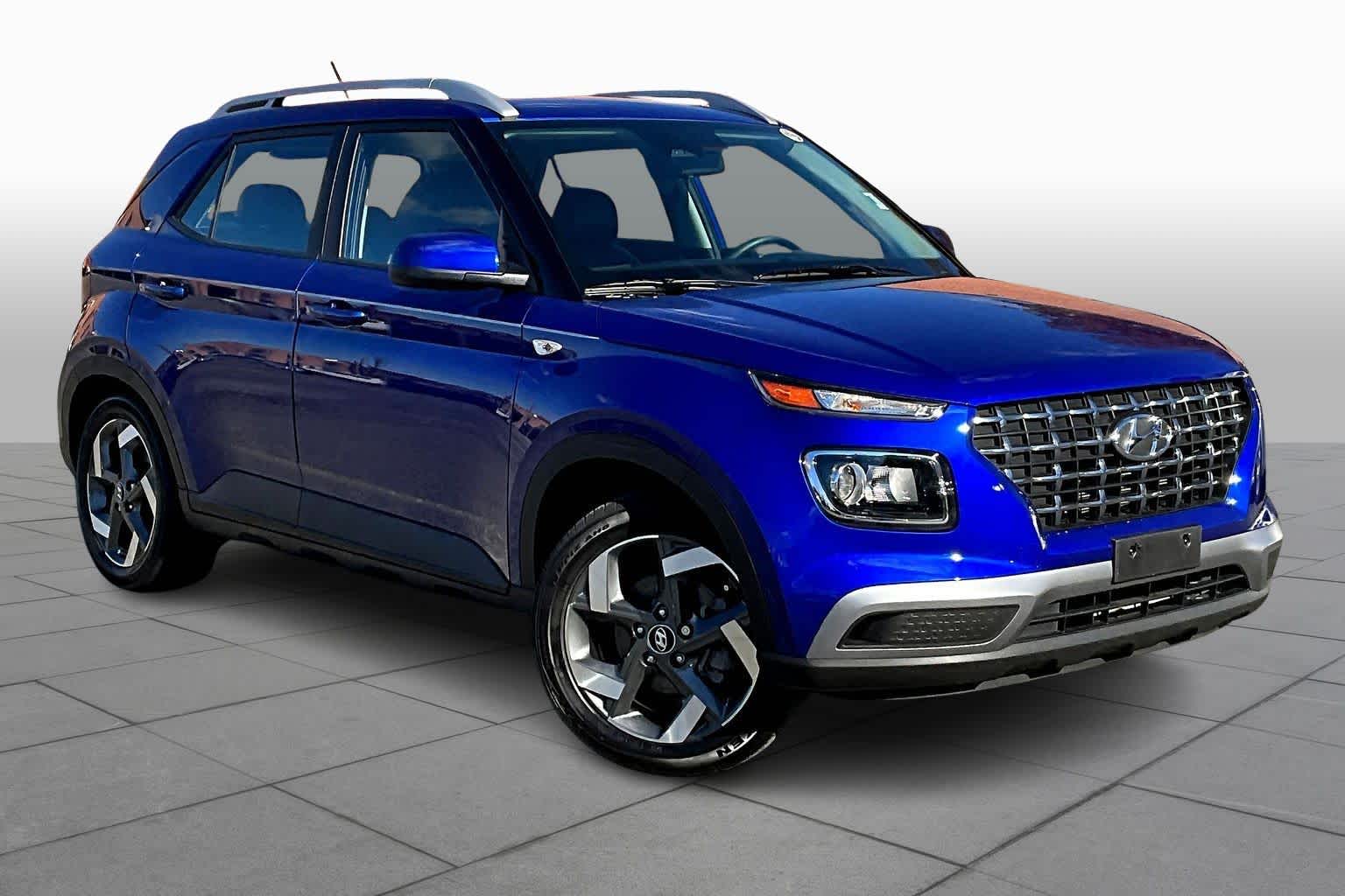 2024 Hyundai Venue SEL photo 2