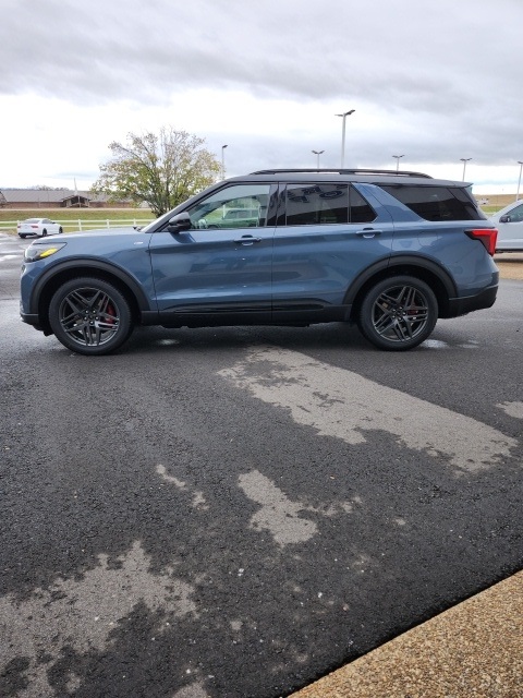 2025 Ford Explorer ST-Line photo 3