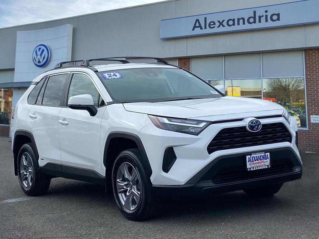 2024 Toyota RAV4 XLE's photo