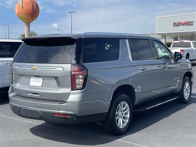 2023 Chevrolet Suburban LT photo 3