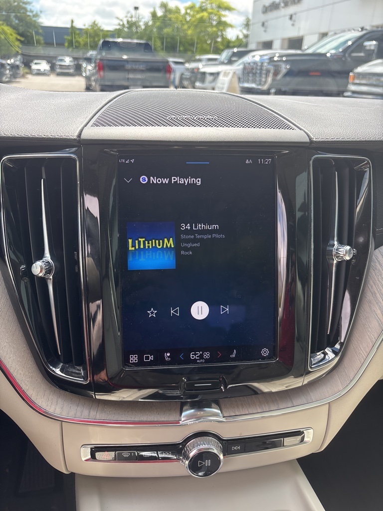 2022 Volvo XC60 B5 Inscription photo 35