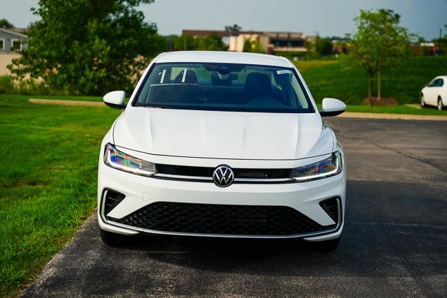 2025 Volkswagen Jetta 1.5T S photo 4