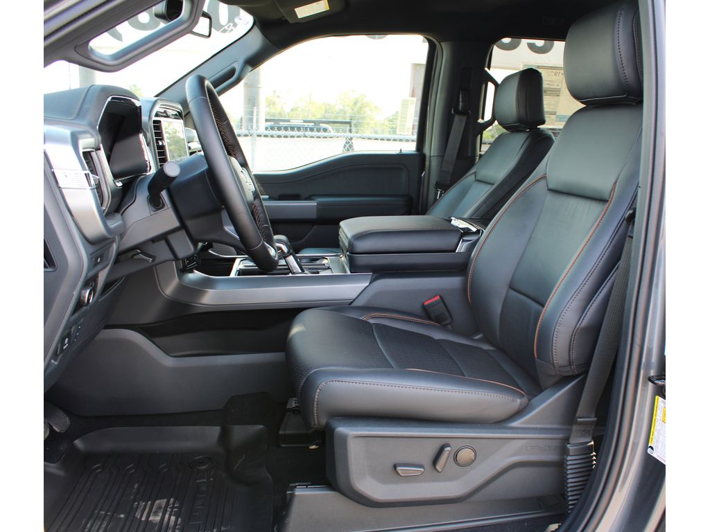 2025 Ford F-150 Lariat photo 4