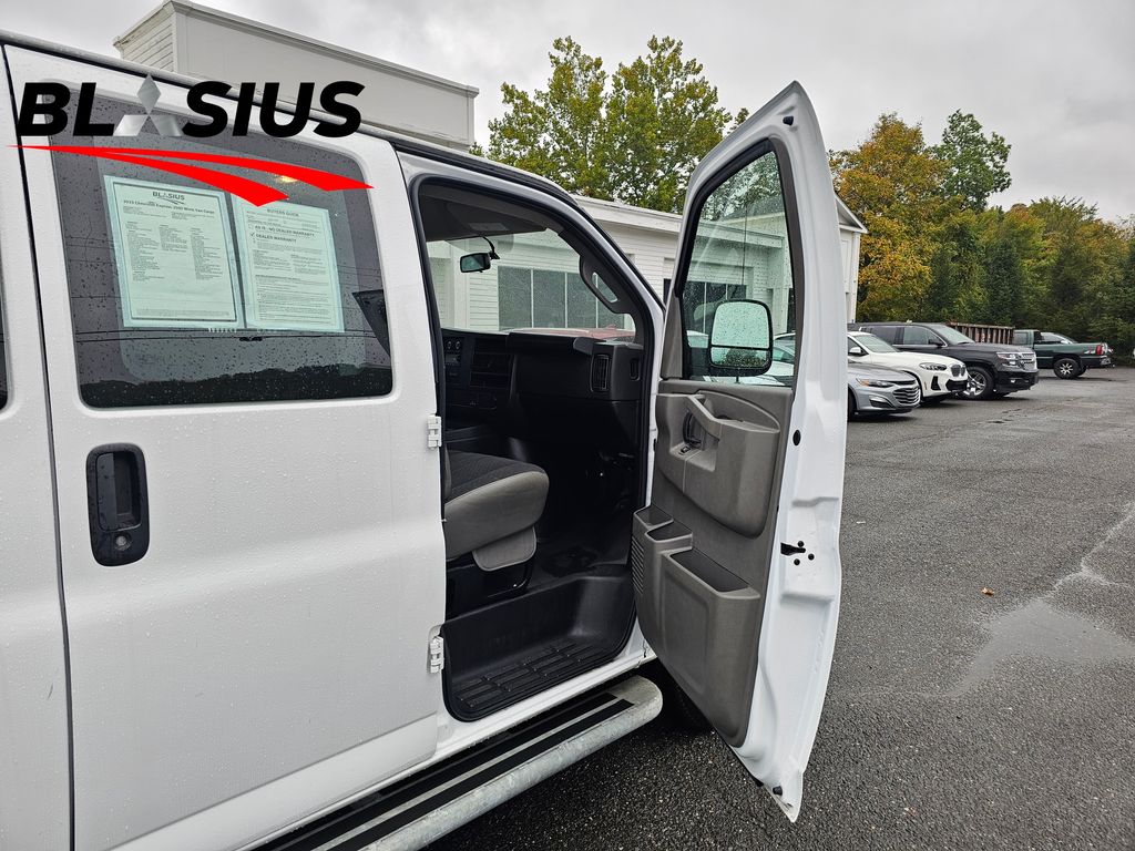 2023 Chevrolet Express 2500 Work Cargo Van photo 9