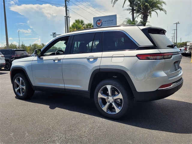 2025 Jeep Grand Cherokee Limited photo 3