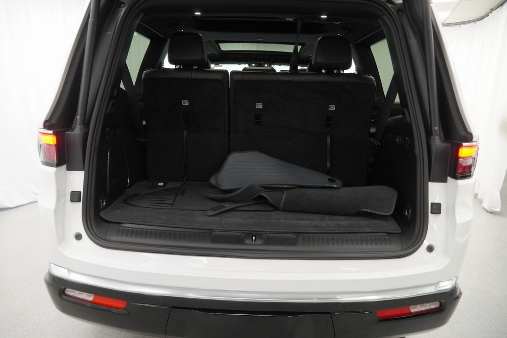 2023 Jeep Wagoneer Base photo 31