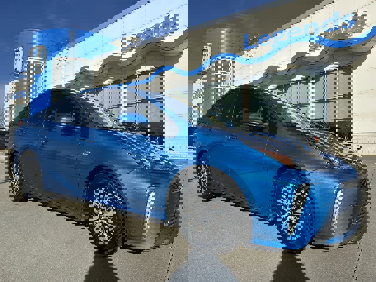 2022 Toyota Prius LE's photo