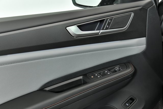 2025 Volkswagen Atlas Peak Edition SE photo 5