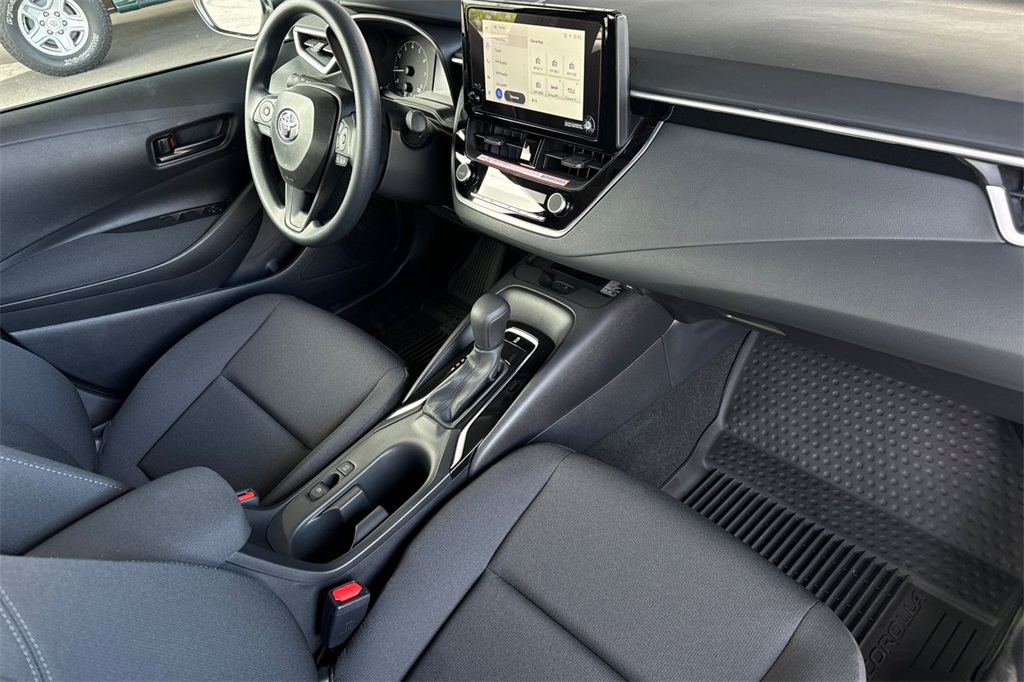 2025 Toyota Corolla LE photo 16