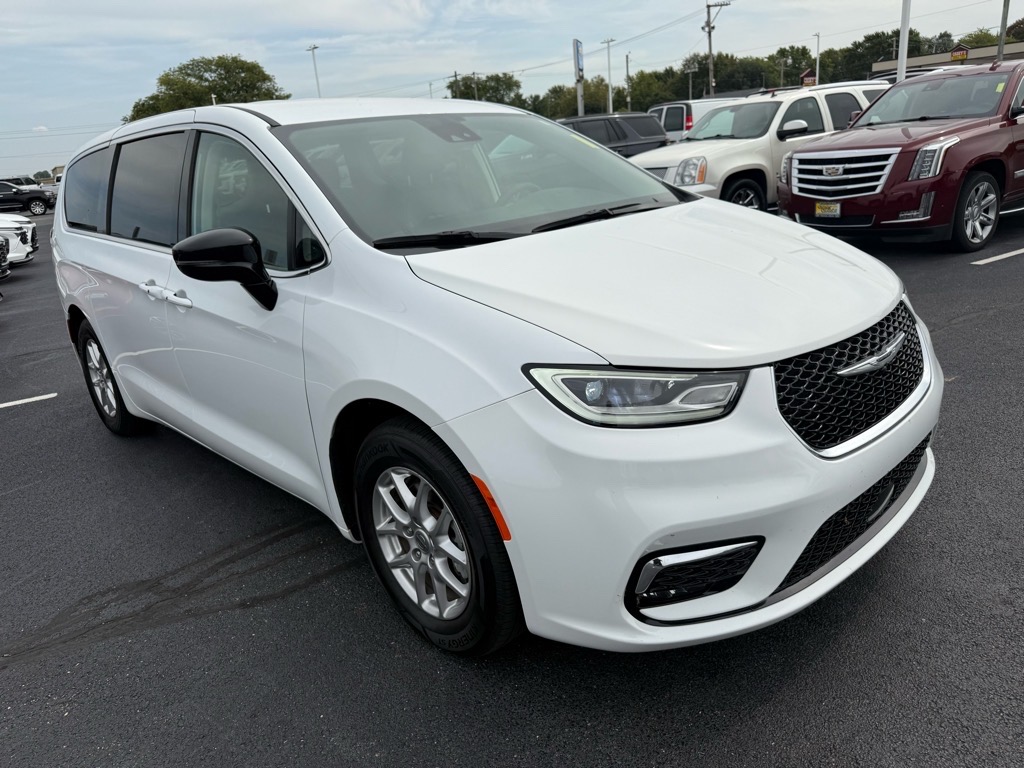 2024 Chrysler Pacifica Touring L photo 6