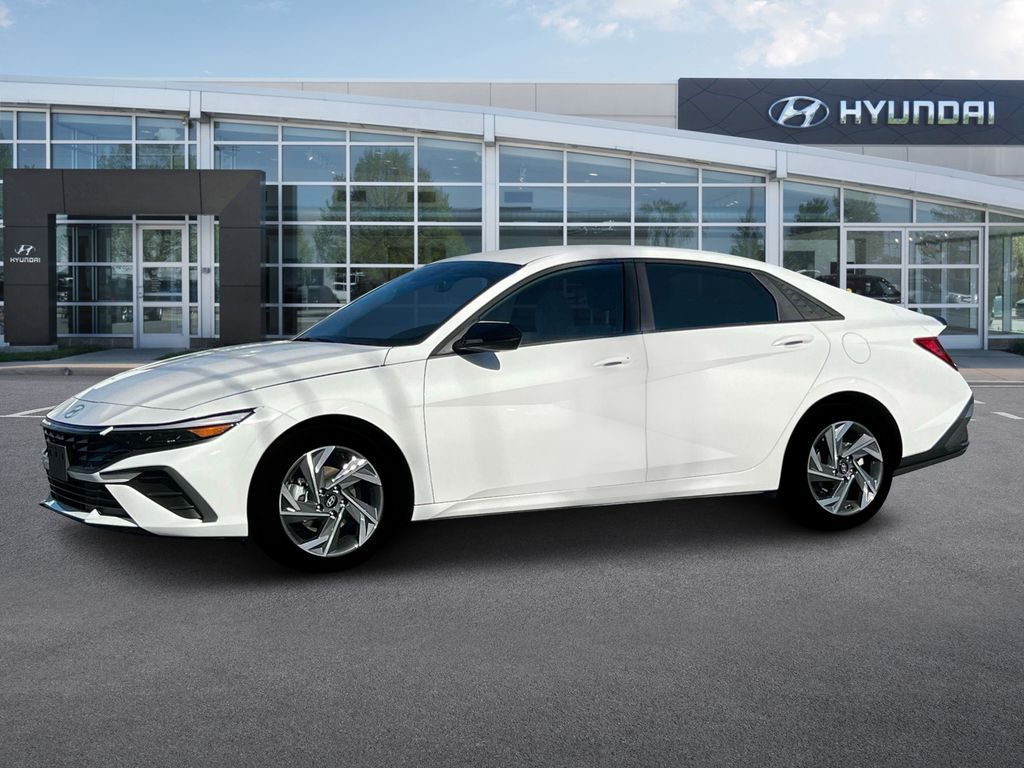 2025 Hyundai Elantra SEL Sport photo 2