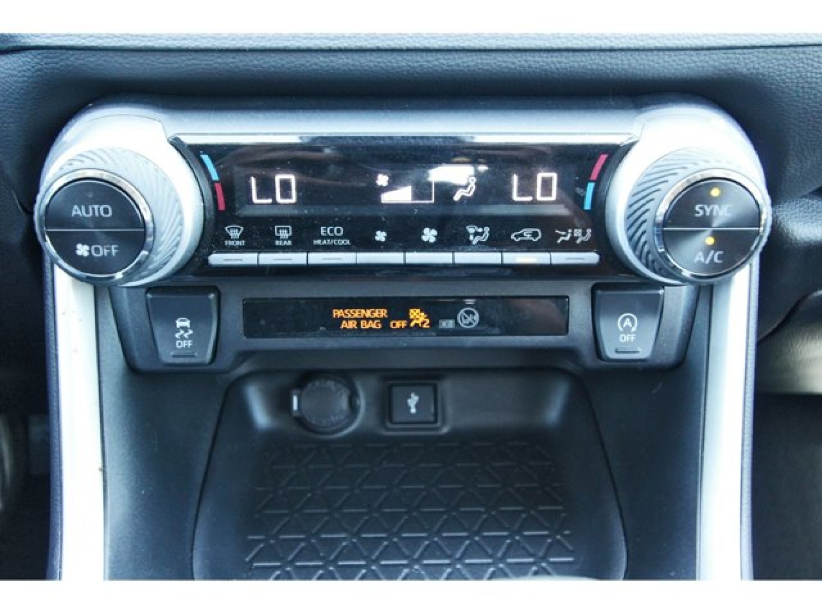 2022 Toyota RAV4 XLE Green at TX Auto Group