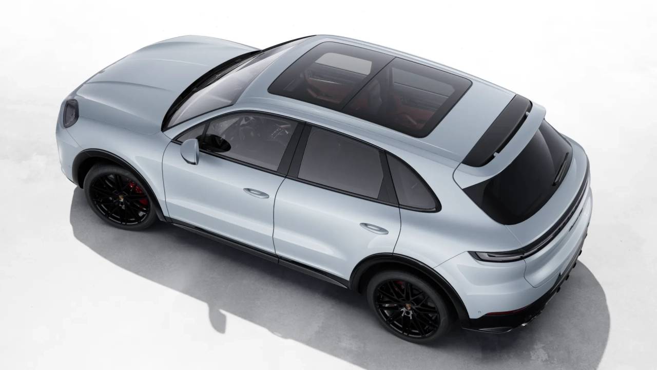 2025 Porsche Cayenne GTS photo 4