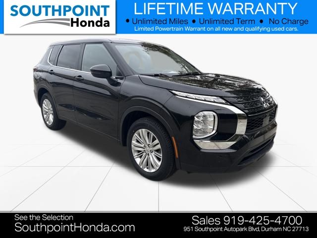 2023 Mitsubishi Outlander ES's photo