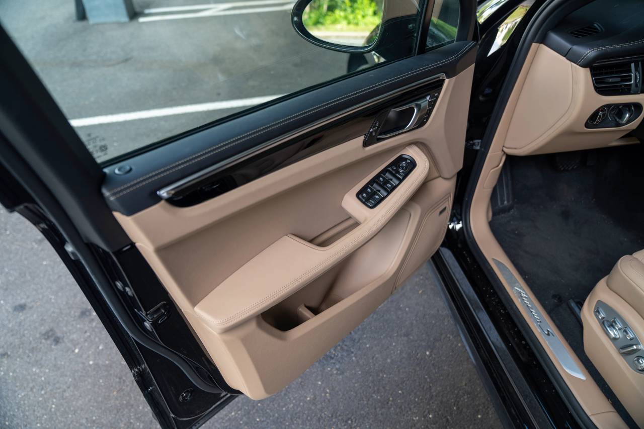 2025 Porsche Macan S photo 22