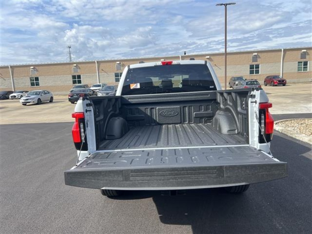 2025 Ford F-150 Lightning photo 5