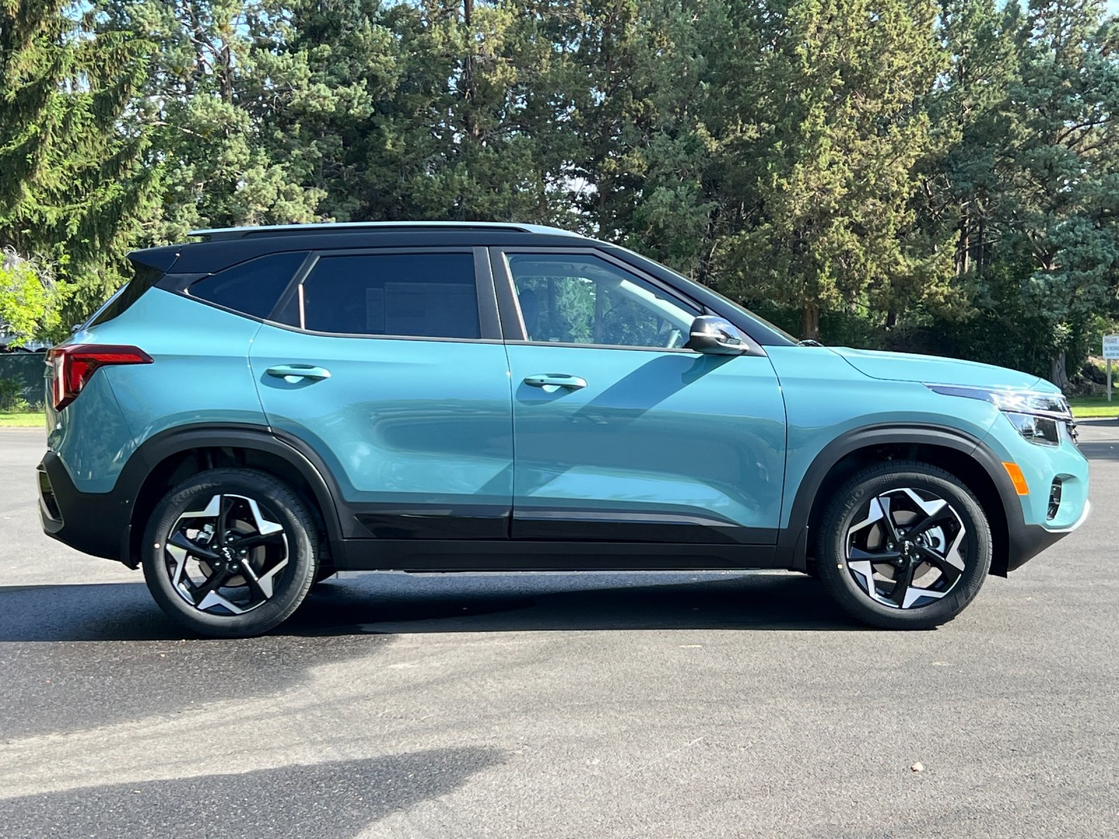 2025 Kia Seltos S photo 2
