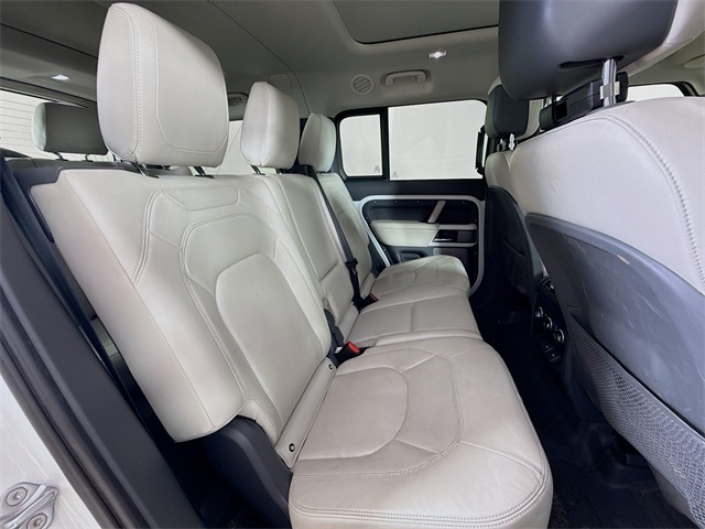 2023 Land Rover Defender 130 First Edition photo 27