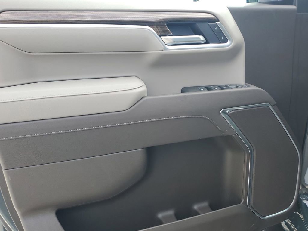 2025 Chevrolet Silverado 1500 LT photo 38