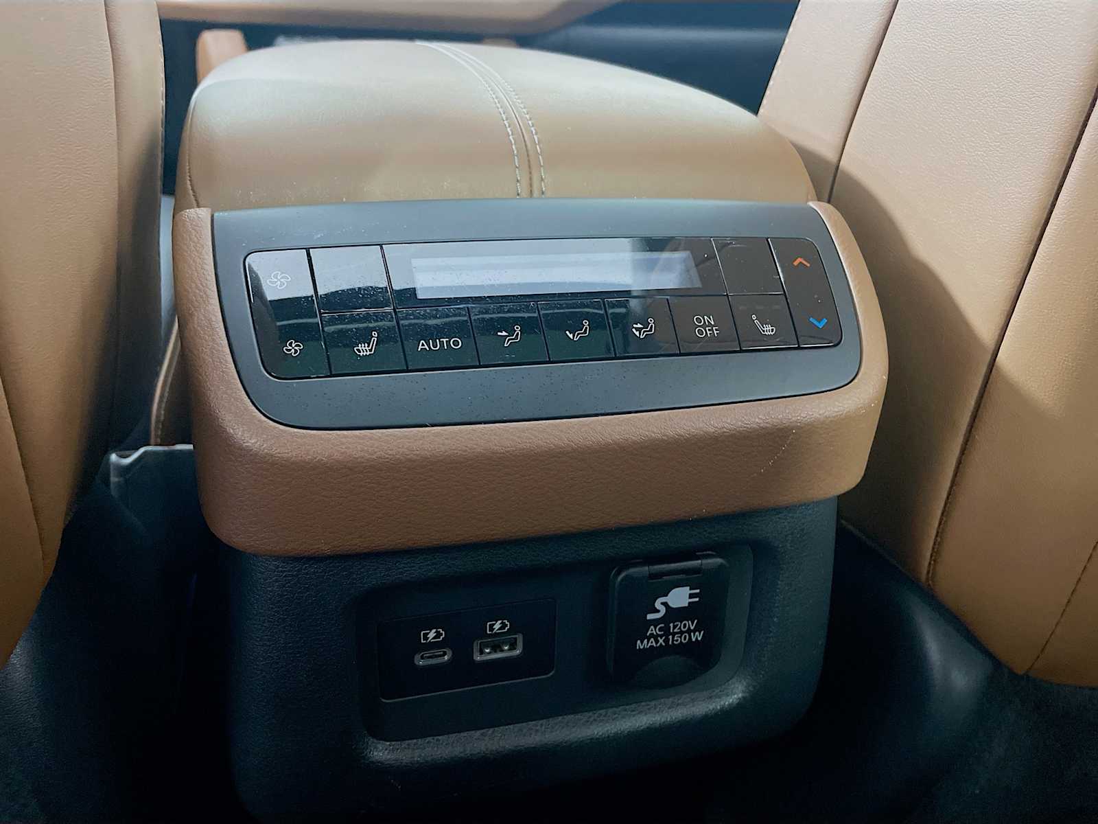 2022 Nissan Pathfinder Platinum photo 25