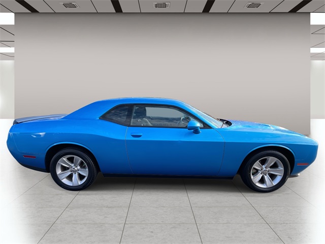 2023 Dodge Challenger SXT photo 2