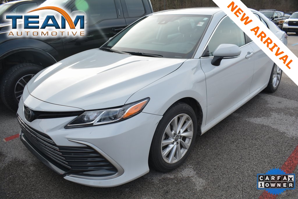 2023 Toyota Camry LE's photo