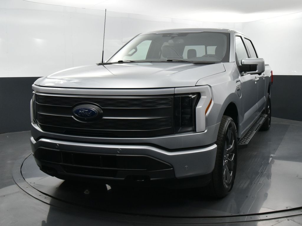2022 Ford F-150 Lightning Lariat photo 3