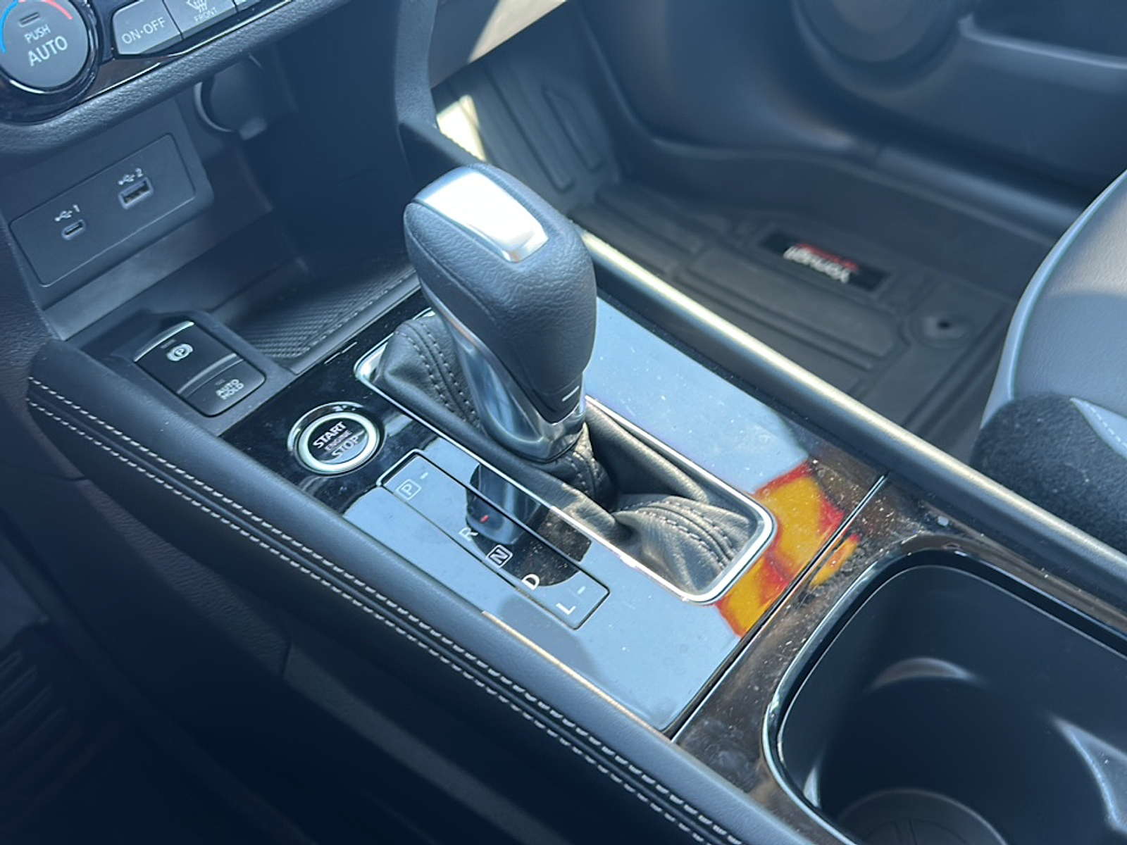 2023 Nissan Kicks SR photo 14