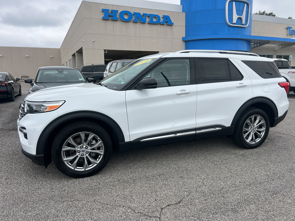2023 Ford Explorer Limited's photo