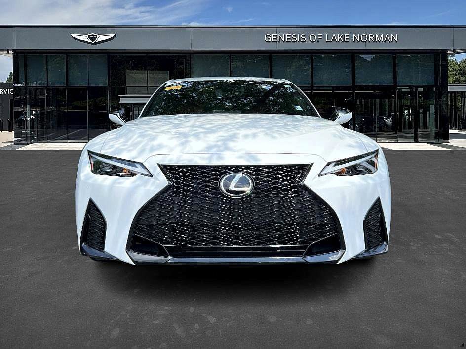 2024 Lexus IS 300 F SPORT photo 2