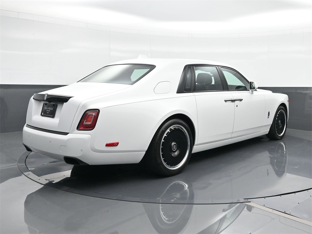 2025 Rolls Royce Phantom RR photo 2