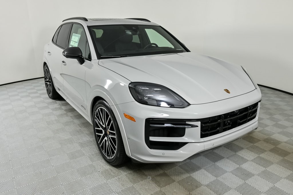 2025 Porsche Cayenne GTS photo 24