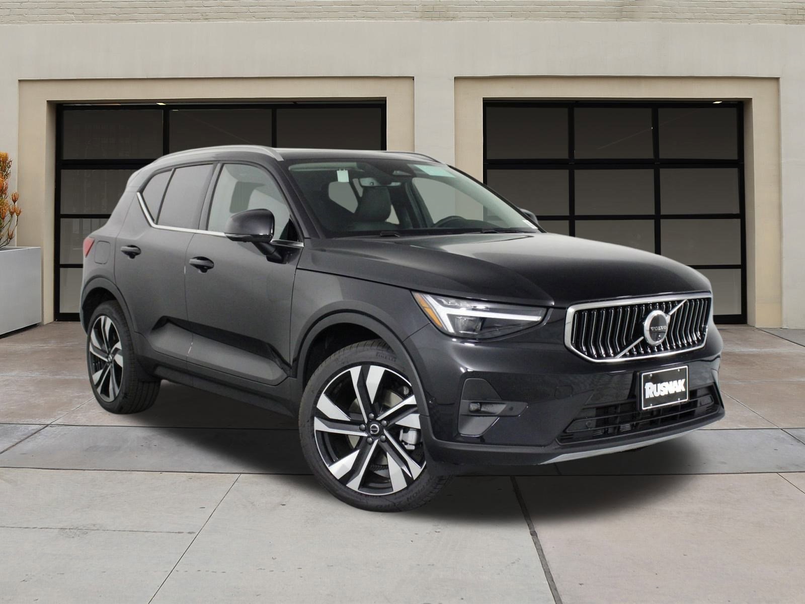 2025 Volvo XC40 photo 15