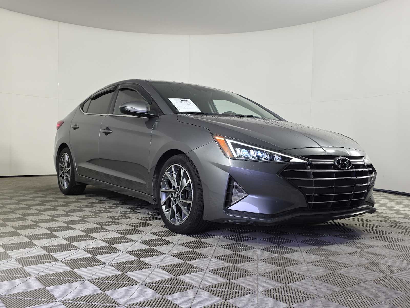2020 Hyundai Elantra Limited's photo