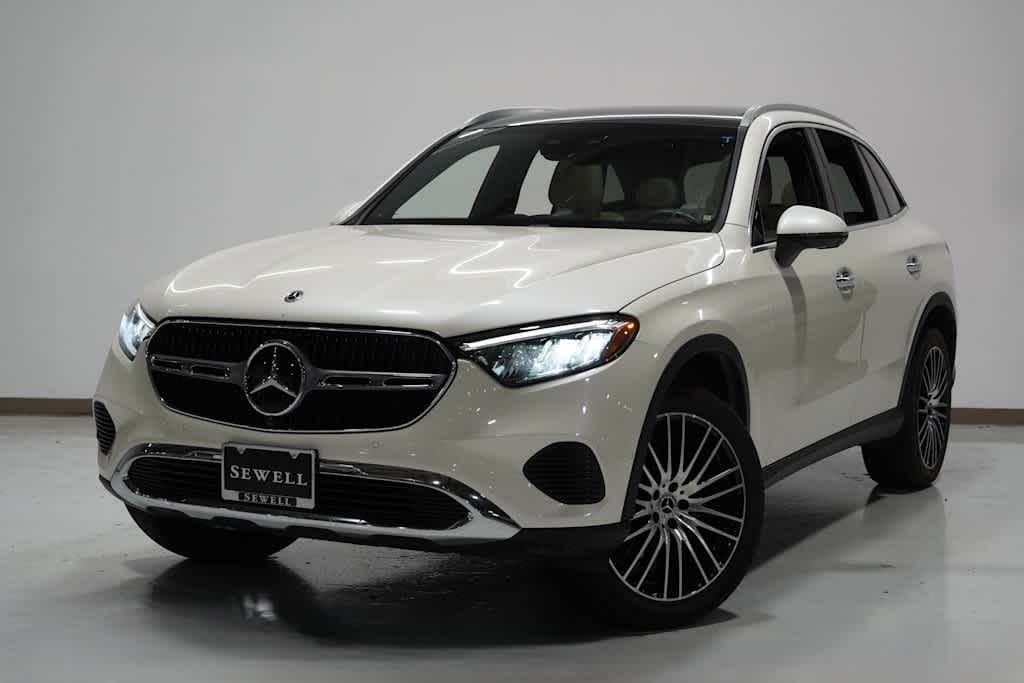 2023 Mercedes-Benz GLC GLC 300's photo