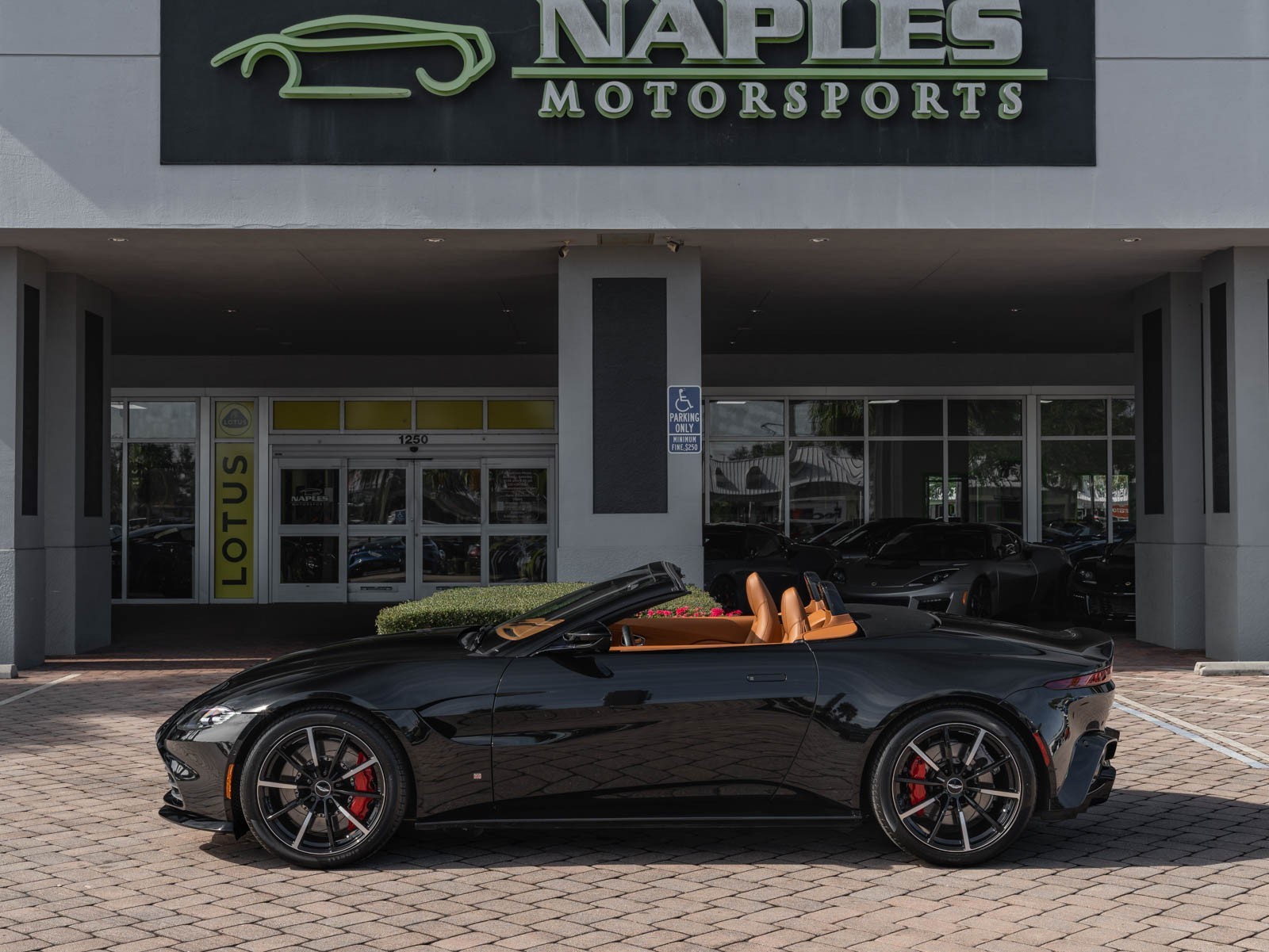 2021 Aston Martin Vantage photo 23